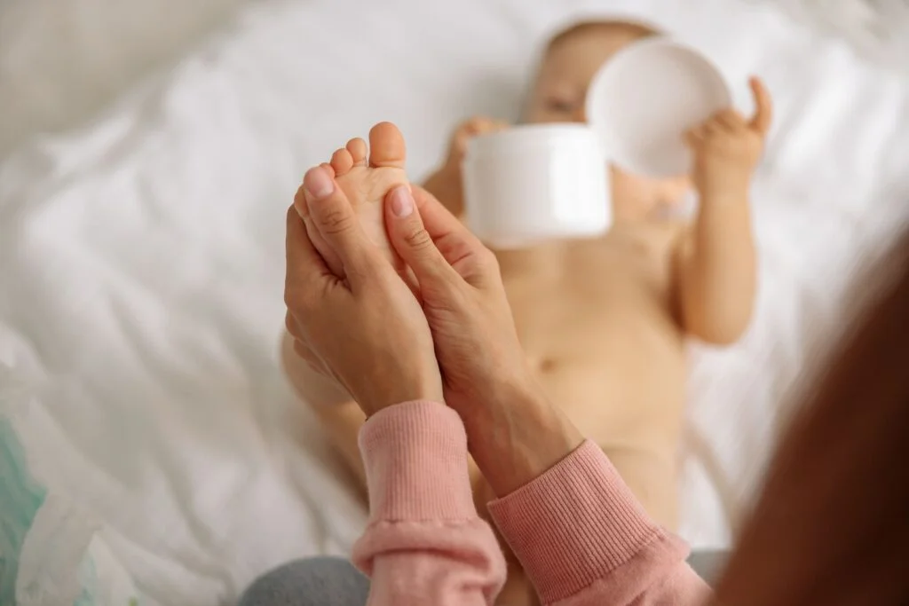 infant massage , baby's feet